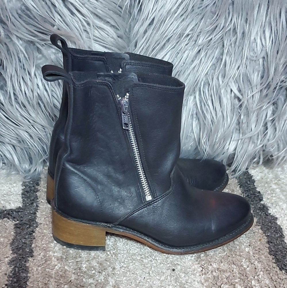 💥Vince Camuto💥 Black Leather Ankle Boots 6
